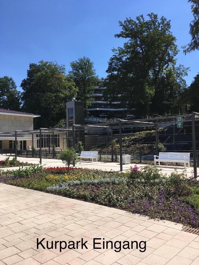 Appartementresidenz Am Kurpark - Ferienwohnungen Mit Pool & Sauna & Garage Bad Salzuflen Exteriör bild